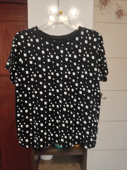 Bluzki damskie z krótkim rękawem i bez