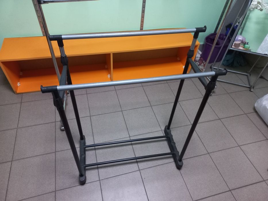 Обладнання для магазину дитячого одягу