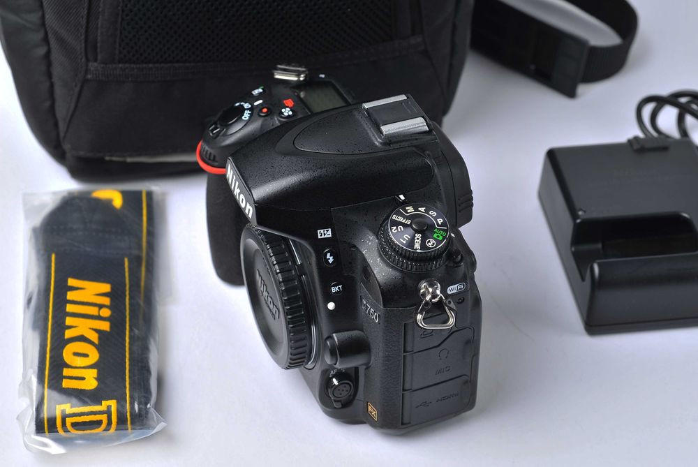 Nikon D750 seminova (950 disparos)