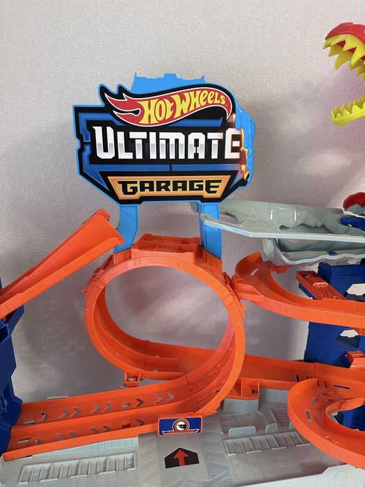 Трек  мега гараж Атака Дракона Hot Wheels