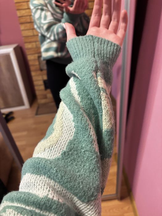 Жіночий  світер.