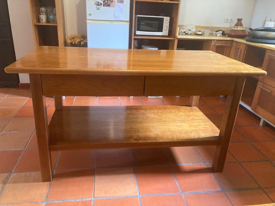 Mesa de cozinha - madeira maciça