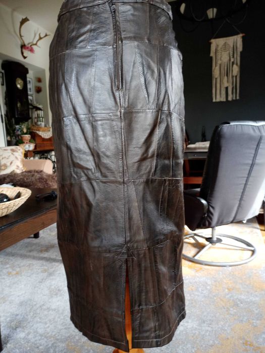 Spódnica midi, ołówkowa z naturalnej skóry, skórzana, z łatek S/36