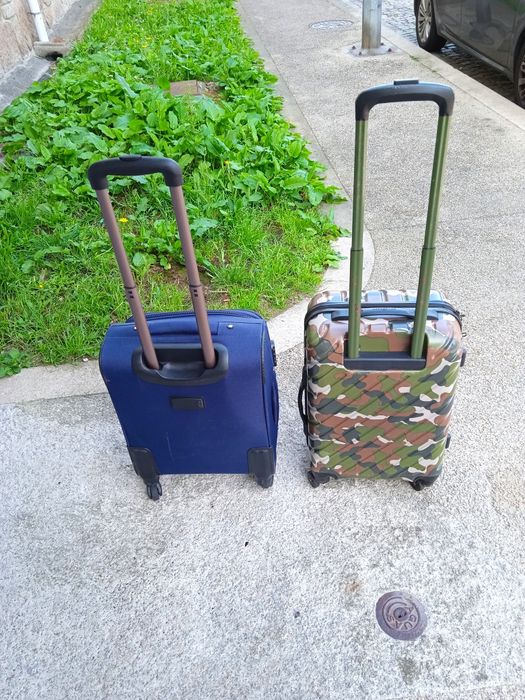 Malas  de viagem como novas com 55 40 20 cm  impecáveis 20€ uma 30€ as duas .