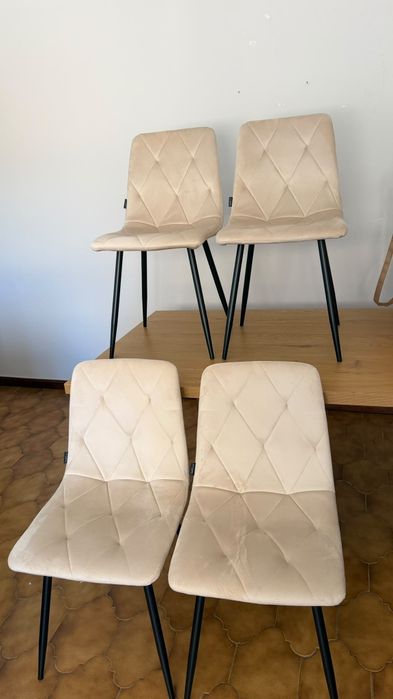 Conjunto cadeiras veludo de mesa