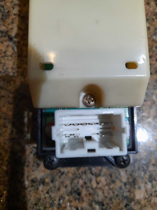 Vendo vendo botão do vidro elétrico original mitsubishi Pajero e L200
