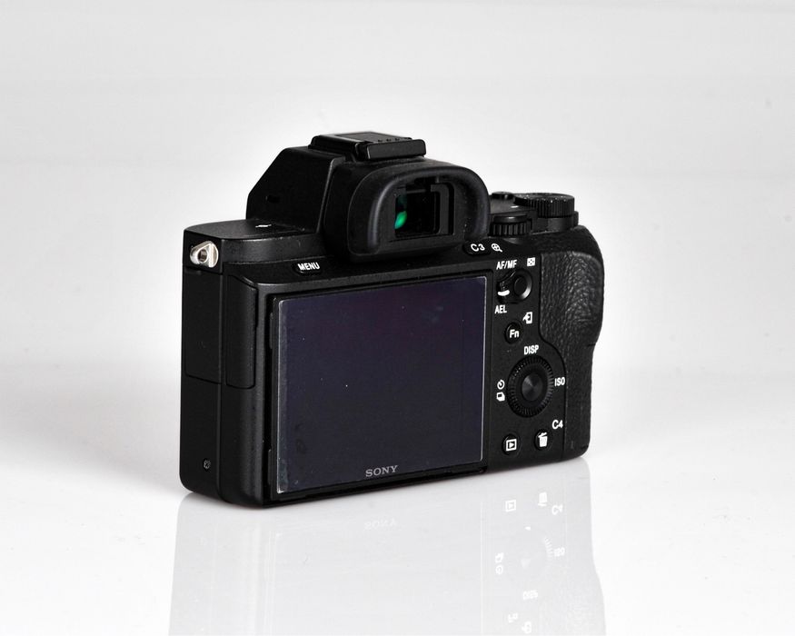 Sony A7 II com lente Viltrox 28mm, carregador e bateria extra