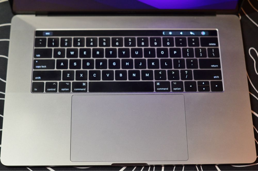 MacBook Pro 2017 A1707 Intel i7 3.1GHz 16GB RAM 512GB SSD