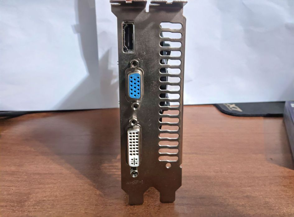 AMD Radeon R7 350 , 4 GB , 128 bit/s