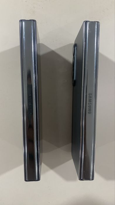 2 x Samsungs Z Folds 4 (ecras internos avariados)