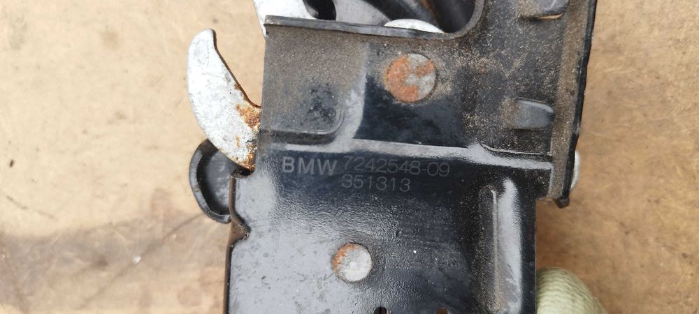 BMW F20 Części zamek maski Prawy lewy komplet