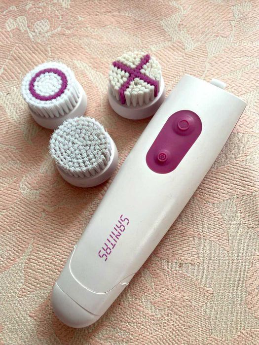 Щітка для очищення обличчя німецького бренду Sanitas з насадками