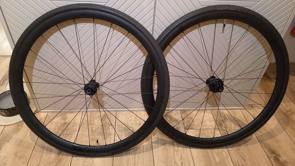 Nowe koła szosowe Velomann V30R 700C gravel Shimano HG 11/12s Thru Axle Center Lock + opony Vittoria