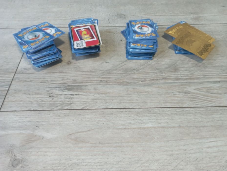 Pokemon karty 2 albumy gra