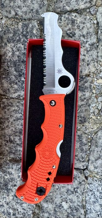Spyderco Assist C79PSOR – nóż ratowniczy VG-10, komplet z pudełkiem