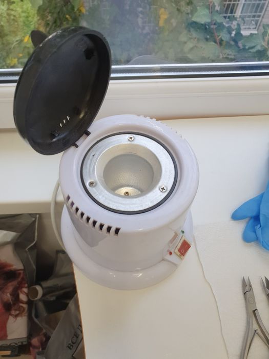 Стерилізатор кварцовий для манікюрних інструментів.