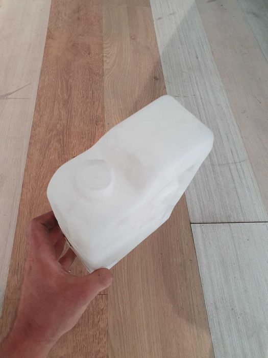Kanister plastikowy 2L nowy