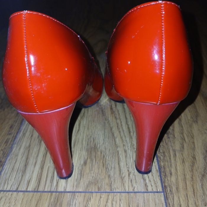 Szpilki pantofle 37 lakierowane