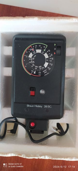 Máquina fotográfica Agfa Isoly vintage com flash Braun