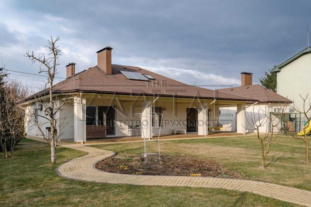 Аренда дома недалеко от центра с бассейном!