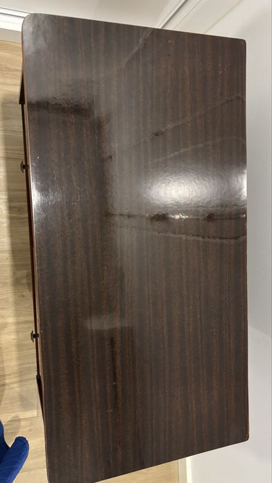 Armário em madeira e contra placado folheado