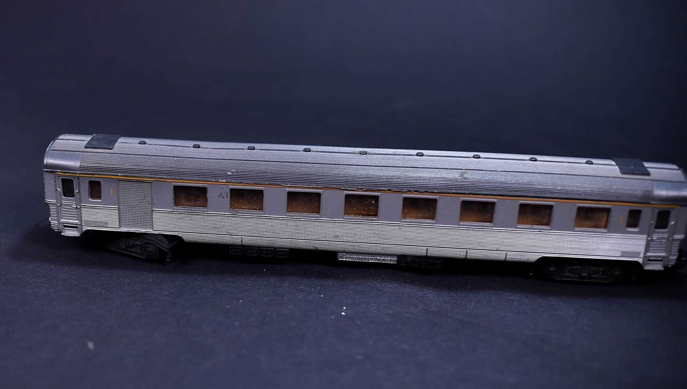 Wagon Lima Italy Osobowy H0 27cm Szary
