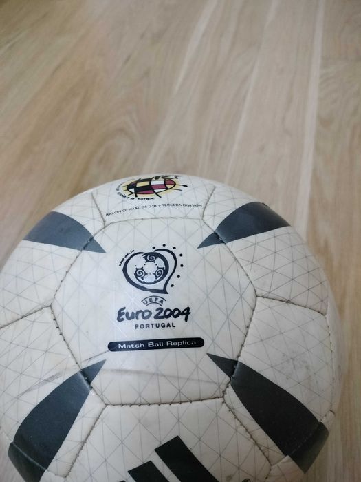 Bola Roteiro UEFA Euro 2004 Adidas ball