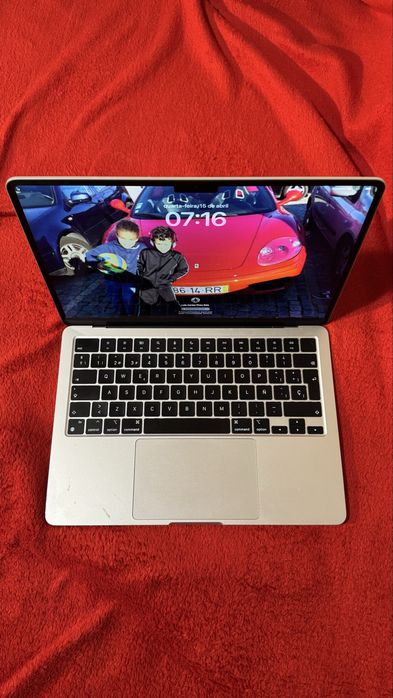 Macbook M2 2022 8GB 512SSD Com caixa e carregador