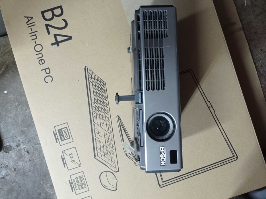 Rzutnik projektor Epson EMP-760