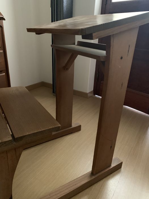 Secretária antiga da escola primária