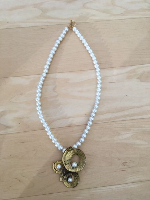 Colares fantasia e cortiça