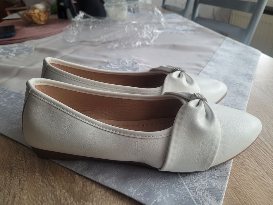 Białe buty damskie