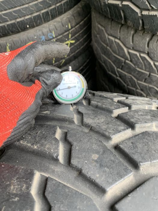 Шини  35*12.50R17LT екв розміру 315/70/17 пара Maxxis 8мм