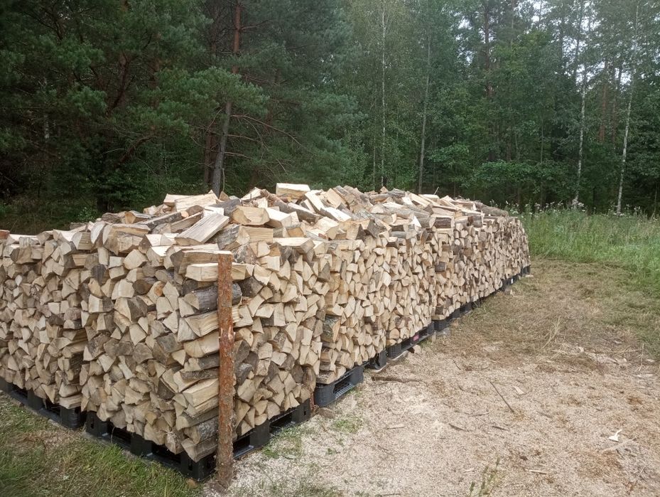 Pilowanie drewna na klocki