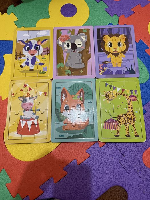 Conjunto de Puzzles em madeira