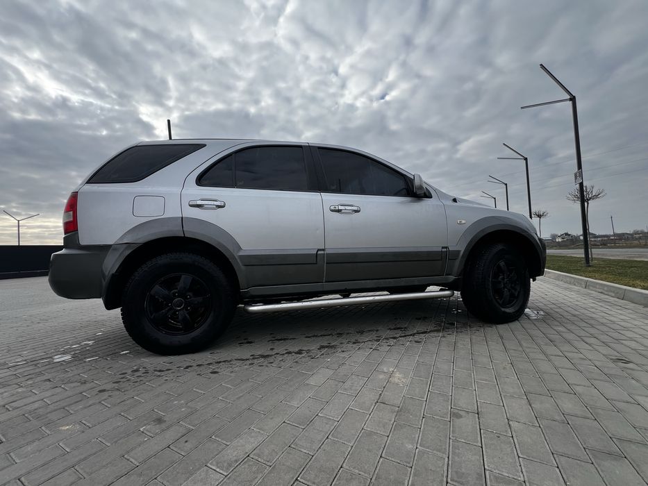 Автомобіль Kia Sorento 2.5 2006 рік. Повністю все обслужене. Не гнила