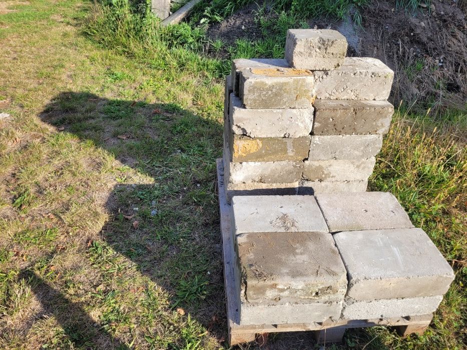 Bloczki betonowe, krawężniki drogowe