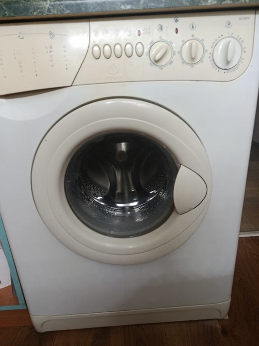 Продам стиральную машину индезит