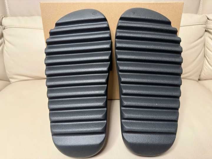 Yeezy_Slide_onyx_Czarny 43