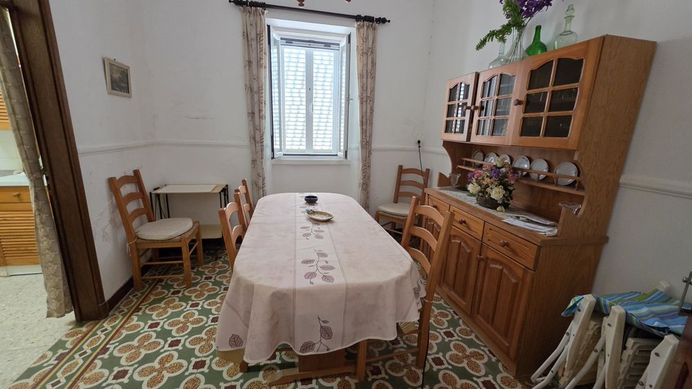 Vários móveis de casa