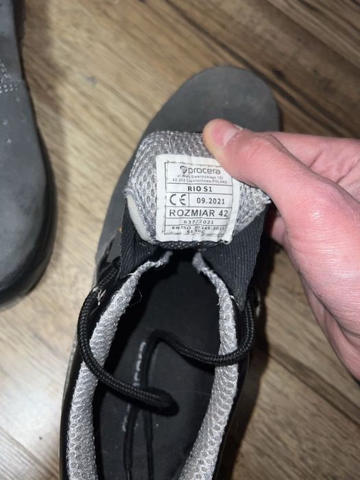 Взуття для роботи, з твердим носком