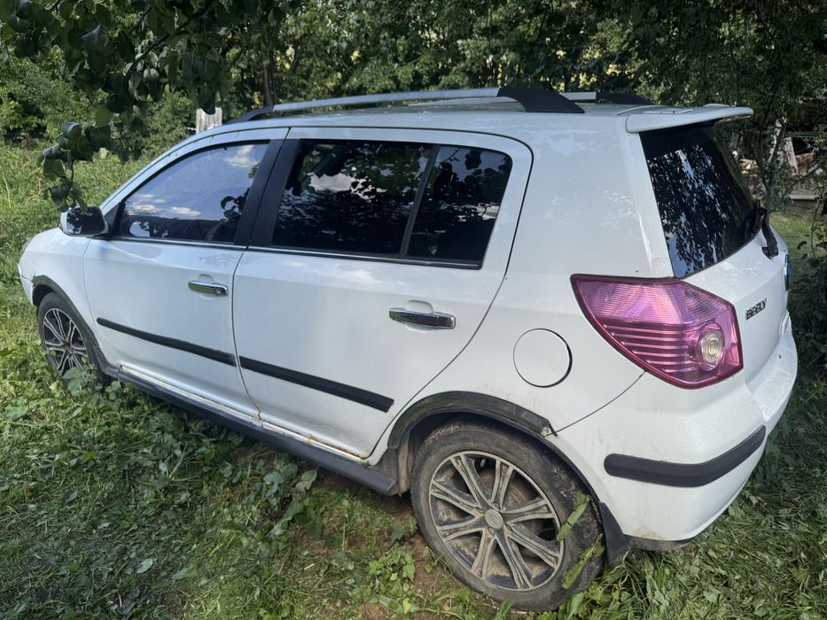 Автомобіль Geely MK Cross 2012