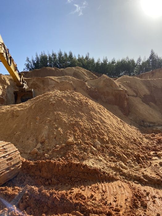 Areia para valas e terra para jardins