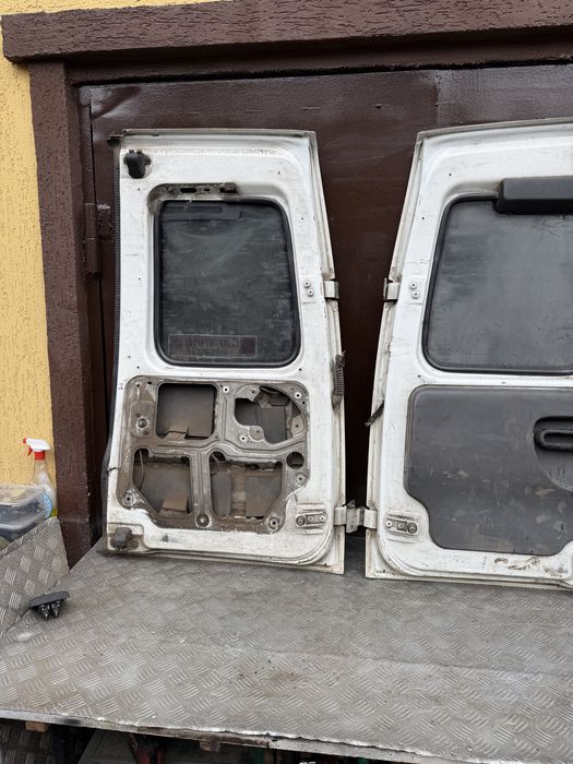 Задняя дверь Опель комбо с год 2003 opel combo c