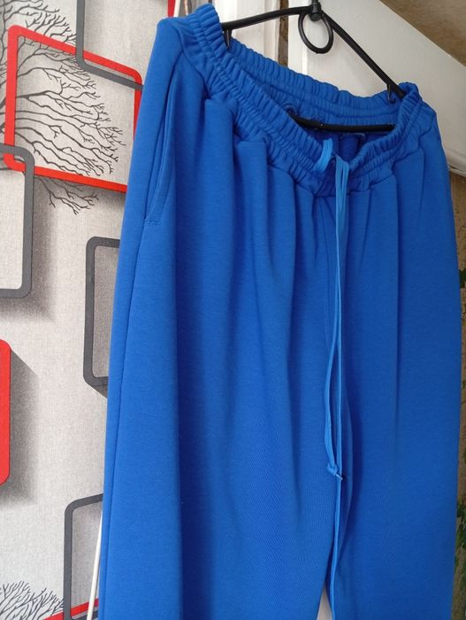 Спортивные штаны.