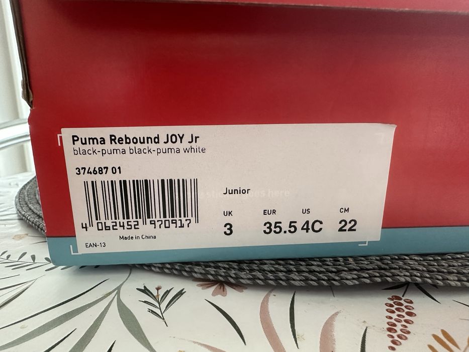 Продам высокие кроссовки