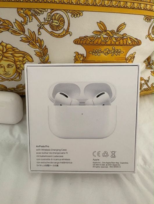 Airpods Pro with Wireless Apple com capa incluida. Condição Excelente