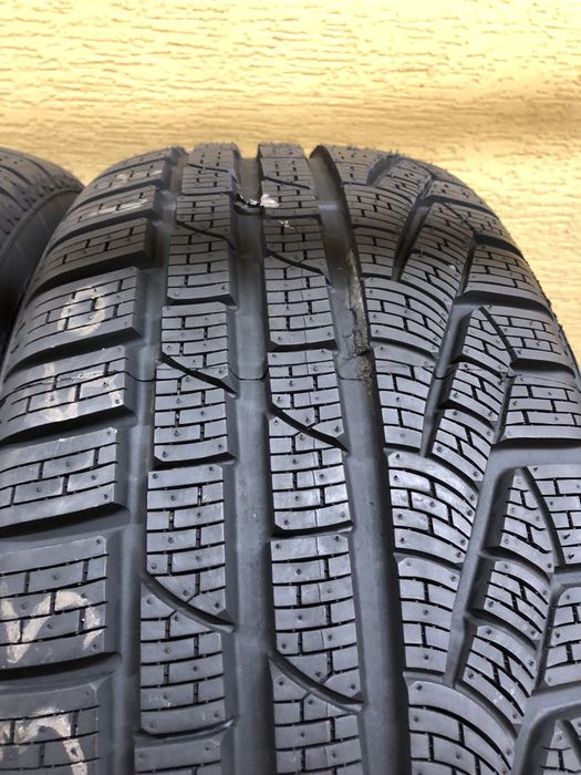 Зимові шини 235/50 R19 (103H) PIRELLI