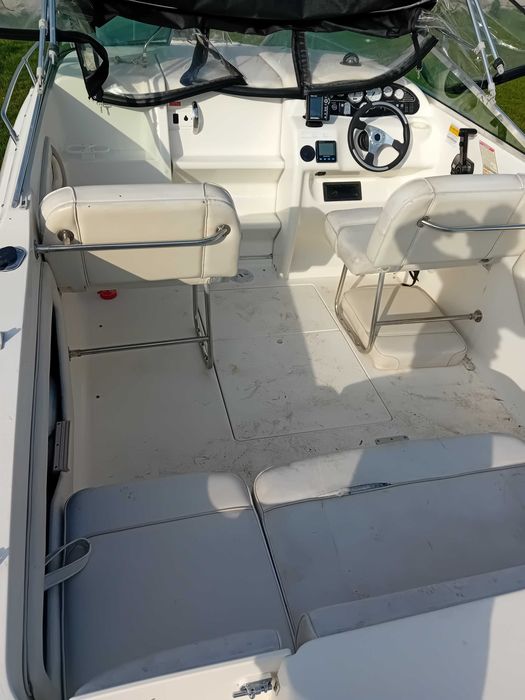 Sea Ray 215 Express Cruiser/ 5,7 ŁÓDŹ KABINOWA