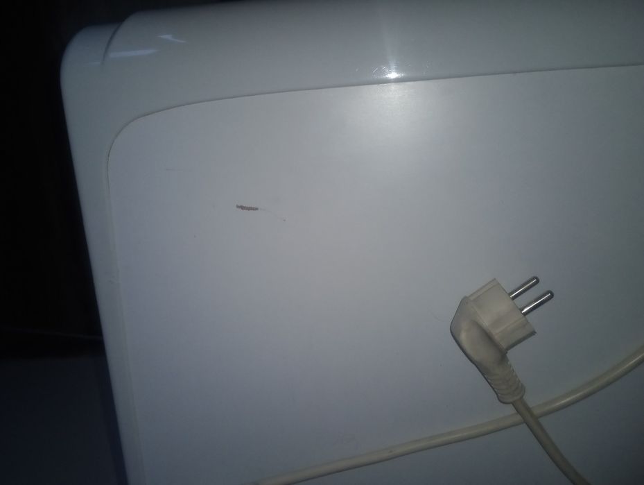 Sprzedam sprawną pralkę firmy Indesit tylko l odbiór osobisty..